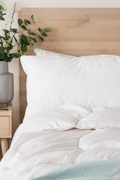 Snuggledown White Freshwash Anti Allergy 4.5 Tog Summer Duvet With 2 Pillows