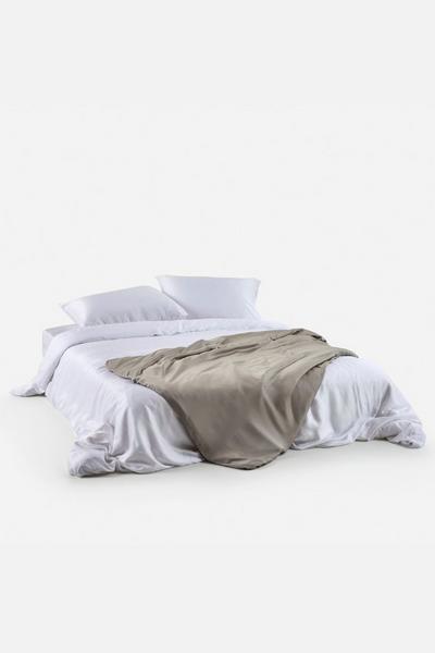 Aeyla Grey 5.5KG 'The Dreamer' Eucalyptus Silk Weighted Blanket