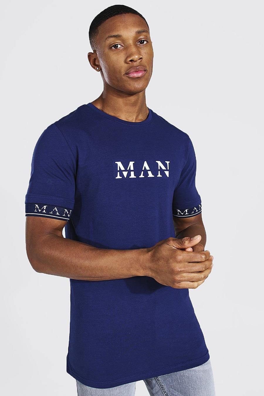 Navy Muscle Fit Man Met Tekst T-Shirt Met Gestreepte Manchettes image number 1
