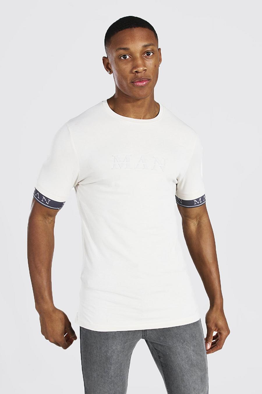 T-shirt sagomata con giromanica con scritta MAN in caratteri romani, Pietra leggera image number 1