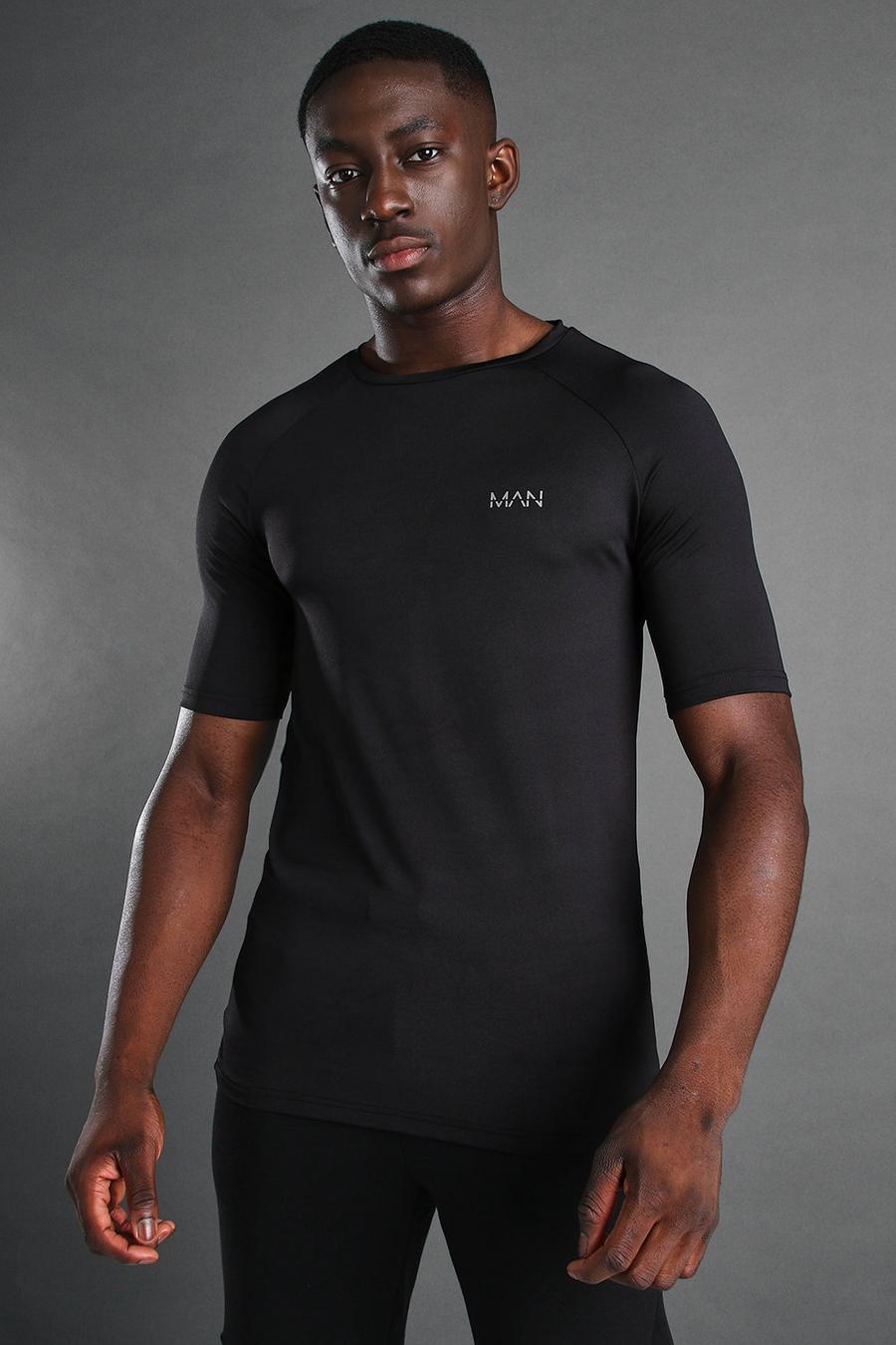 Black MAN Active T-shirt i muscle fit med raglanärm image number 1