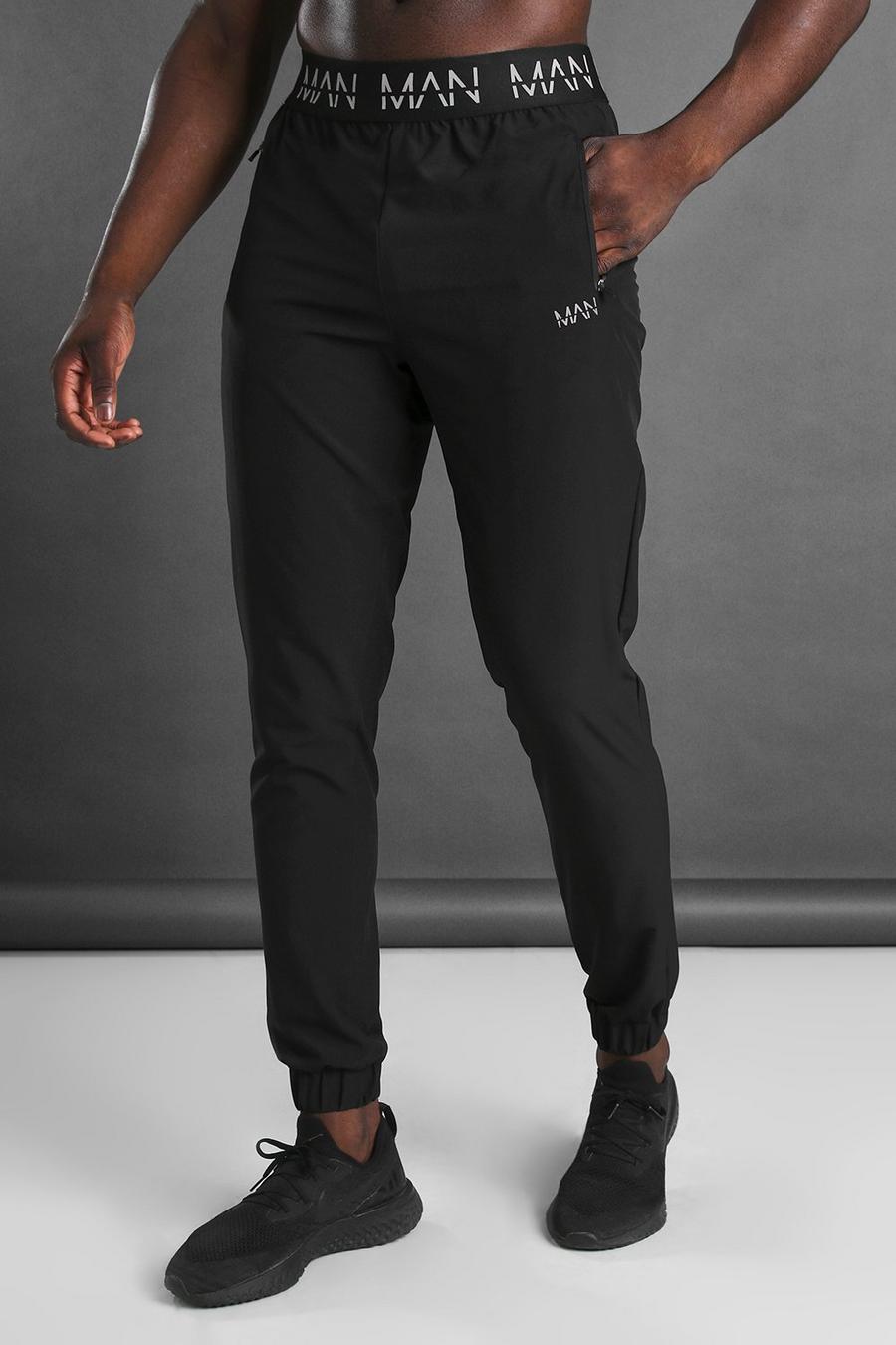 Black MAN Active Mjukisbyxor med midjeband och avsmalnande ben image number 1