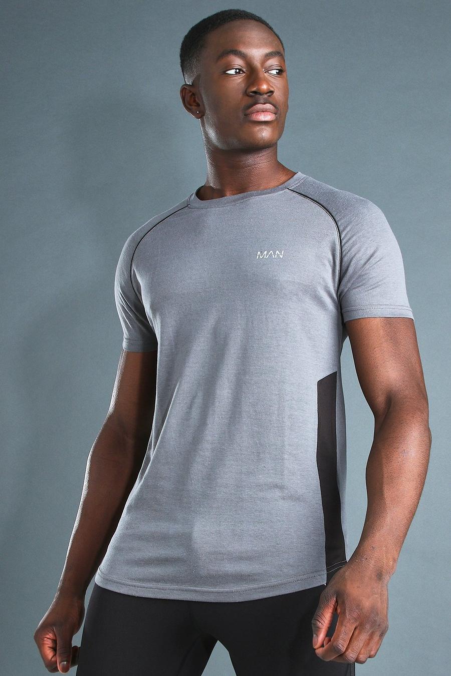 Charcoal grå MAN Active T-shirt i muscle fit med kantband image number 1