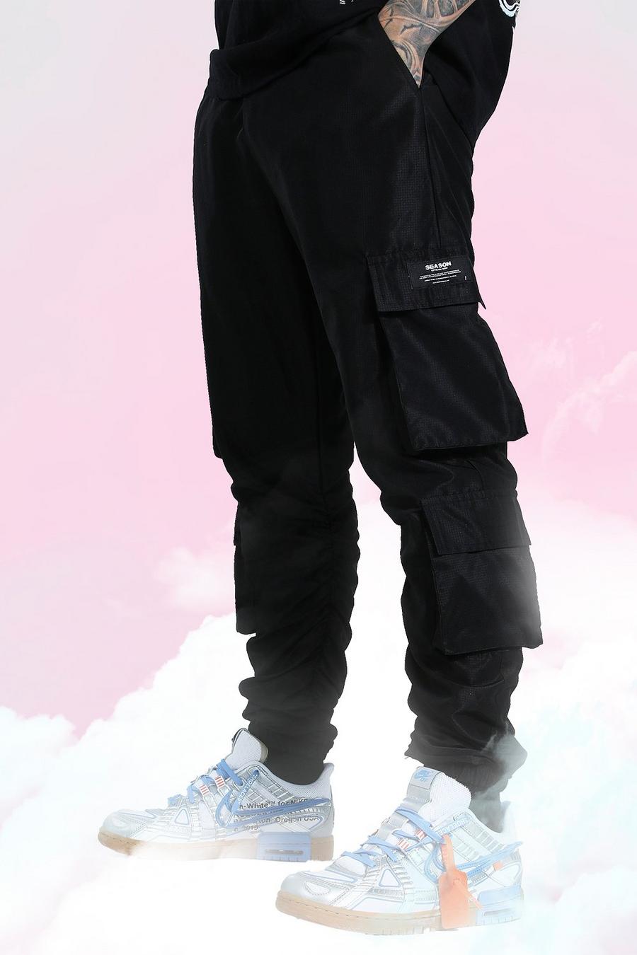 שחור מכנסי דגמ"ח מבד ריפסטופ עם אלמנט קפלים של MAN image number 1