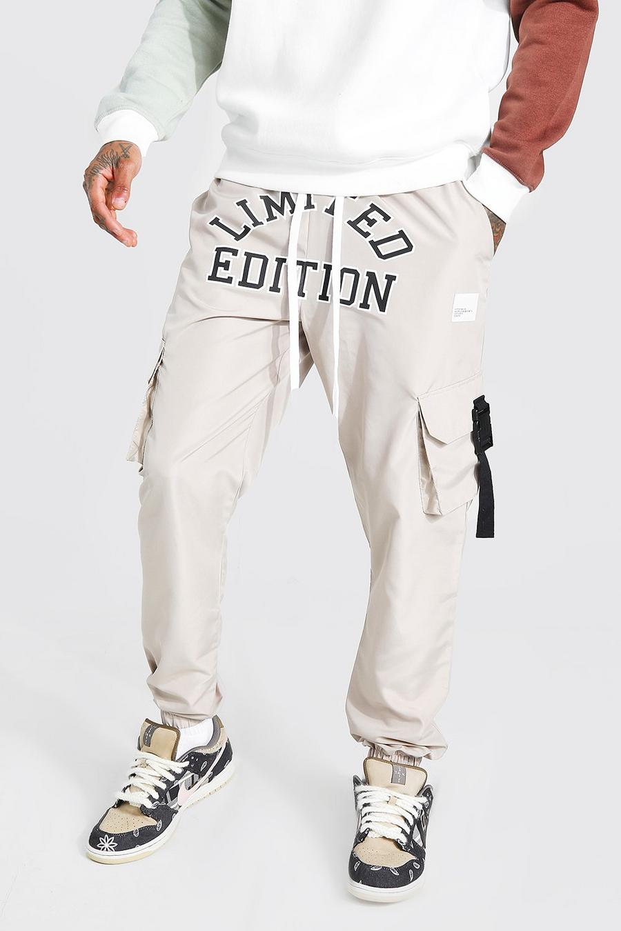 Pantaloni cargo con cinturino edizione limitata con stampa Shell, Pietra image number 1