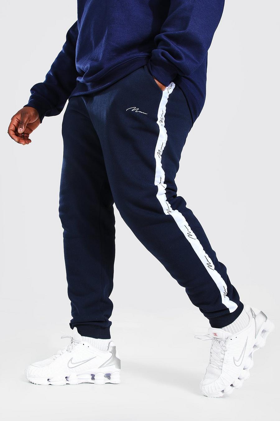 נייבי מכנסי ריצה סקיני עם קפל תפור וכיתוב MAN למידות גדולות image number 1