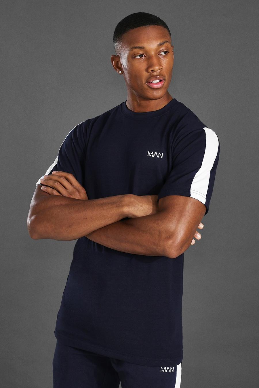 Camiseta para uso activo con rayas laterales MAN, Azul marino image number 1