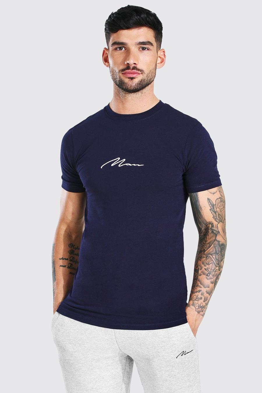 Marineblauw Man Signature Muscle Fit T-Shirt image number 1