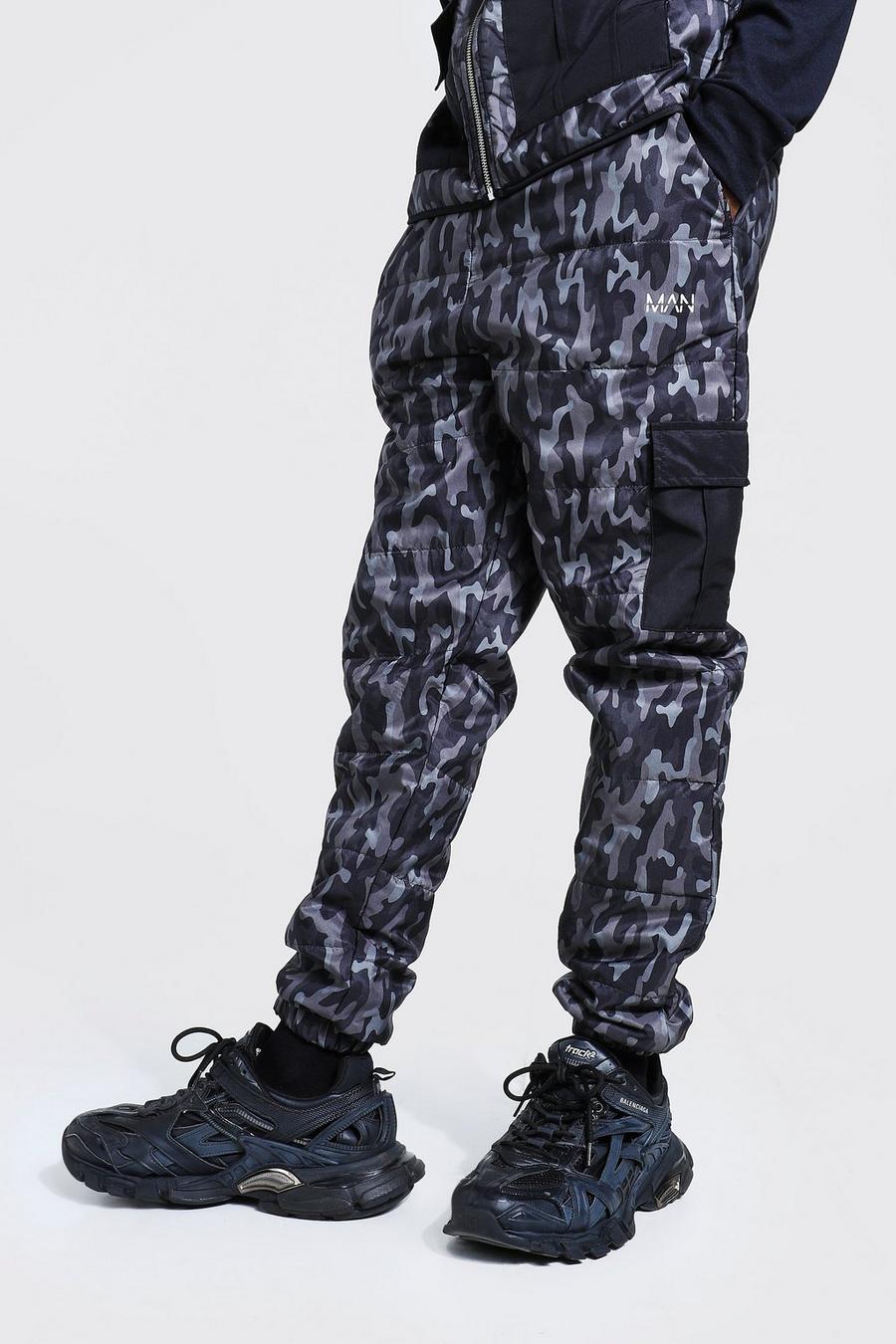 Pantalones de deporte acolchados con estampado de camuflaje Original Man, Negro image number 1