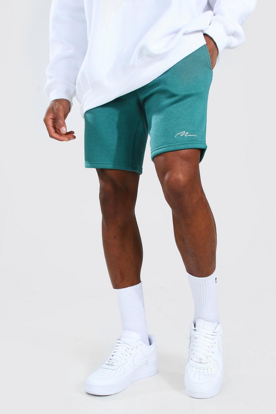 Pantalones cortos de largo medio ajustados de punto con firma Man, Verde azulado image number 1
