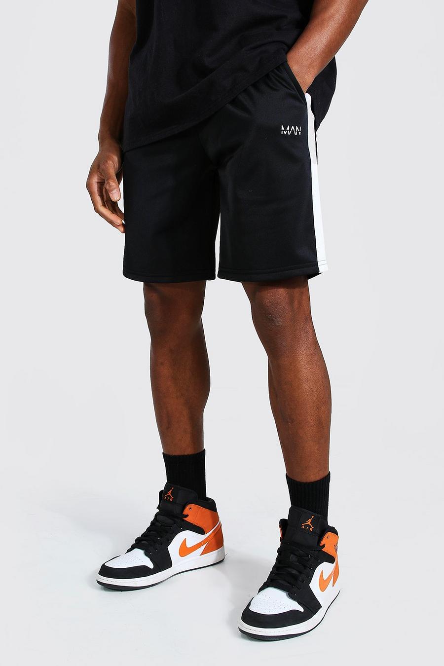 Mittellange Man Shorts aus Trikotstoff mit seitlichem Zierband, Schwarz image number 1