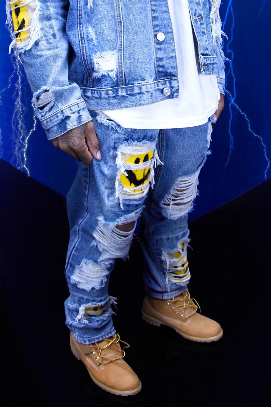 כחול קרח ג'ינס בגזרה משוחררת עם קרעים וטלאים עם דוגמת פרצוף image number 1