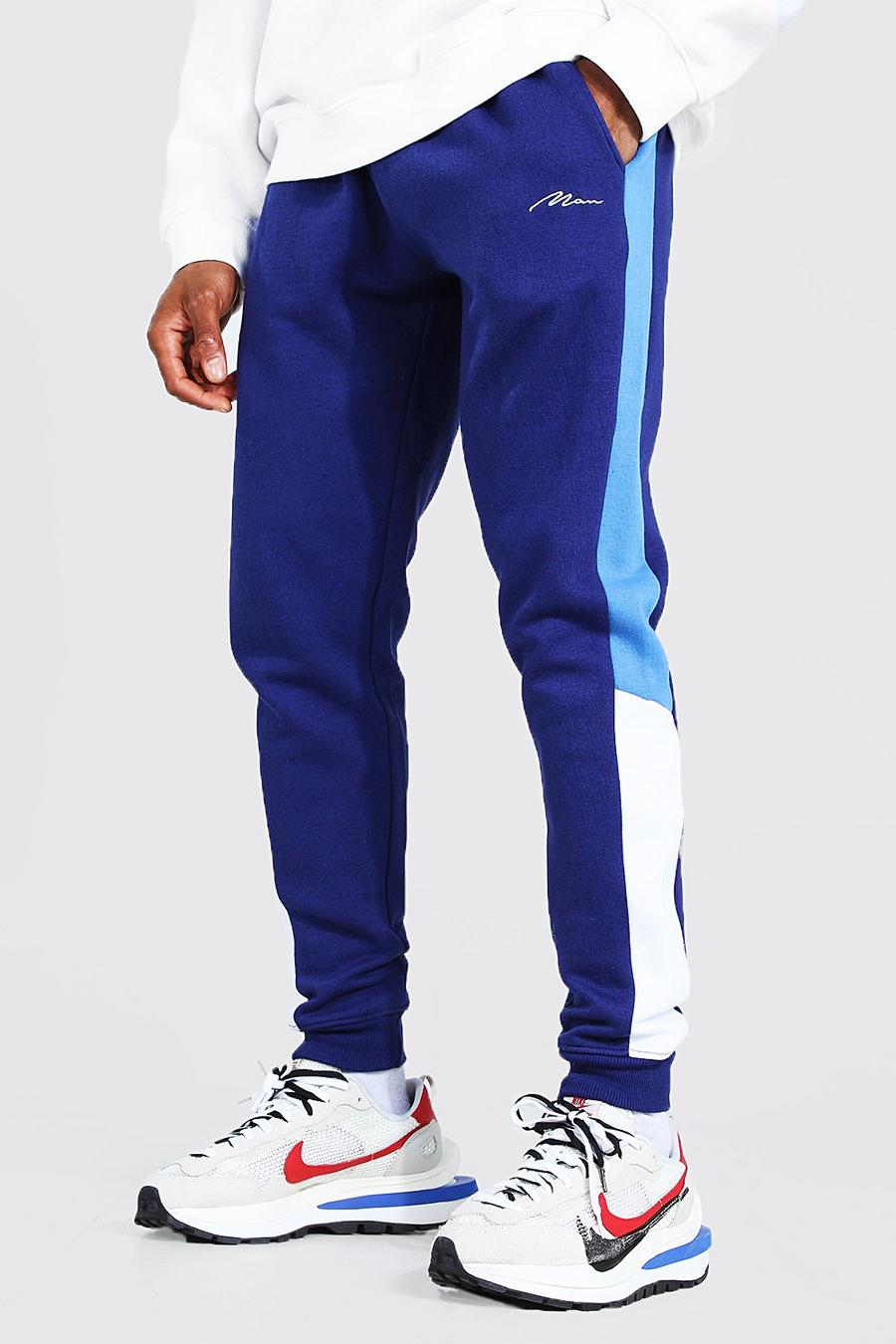 Pantalones de deporte con franjas laterales skinny ajustados de la firma MAN, Azul marino image number 1