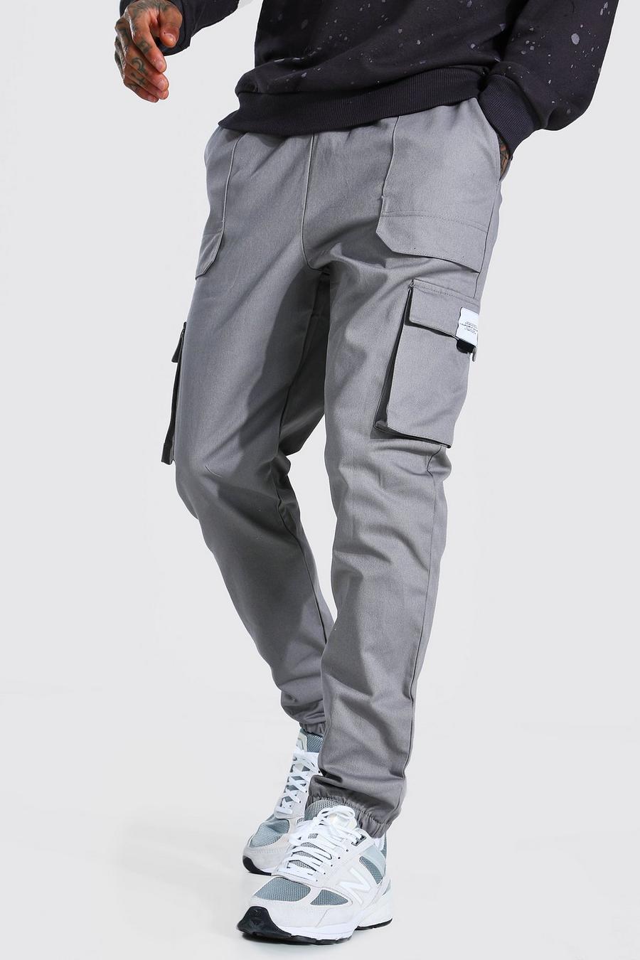 Pantaloni tuta cargo in twill con cintura sul davanti e linguetta MAN, Grigio chiaro image number 1