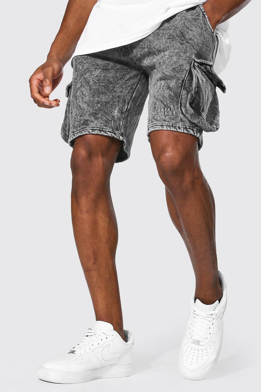 Black Original MAN Stentvättade shorts i regular fit med cargofickor image number 1