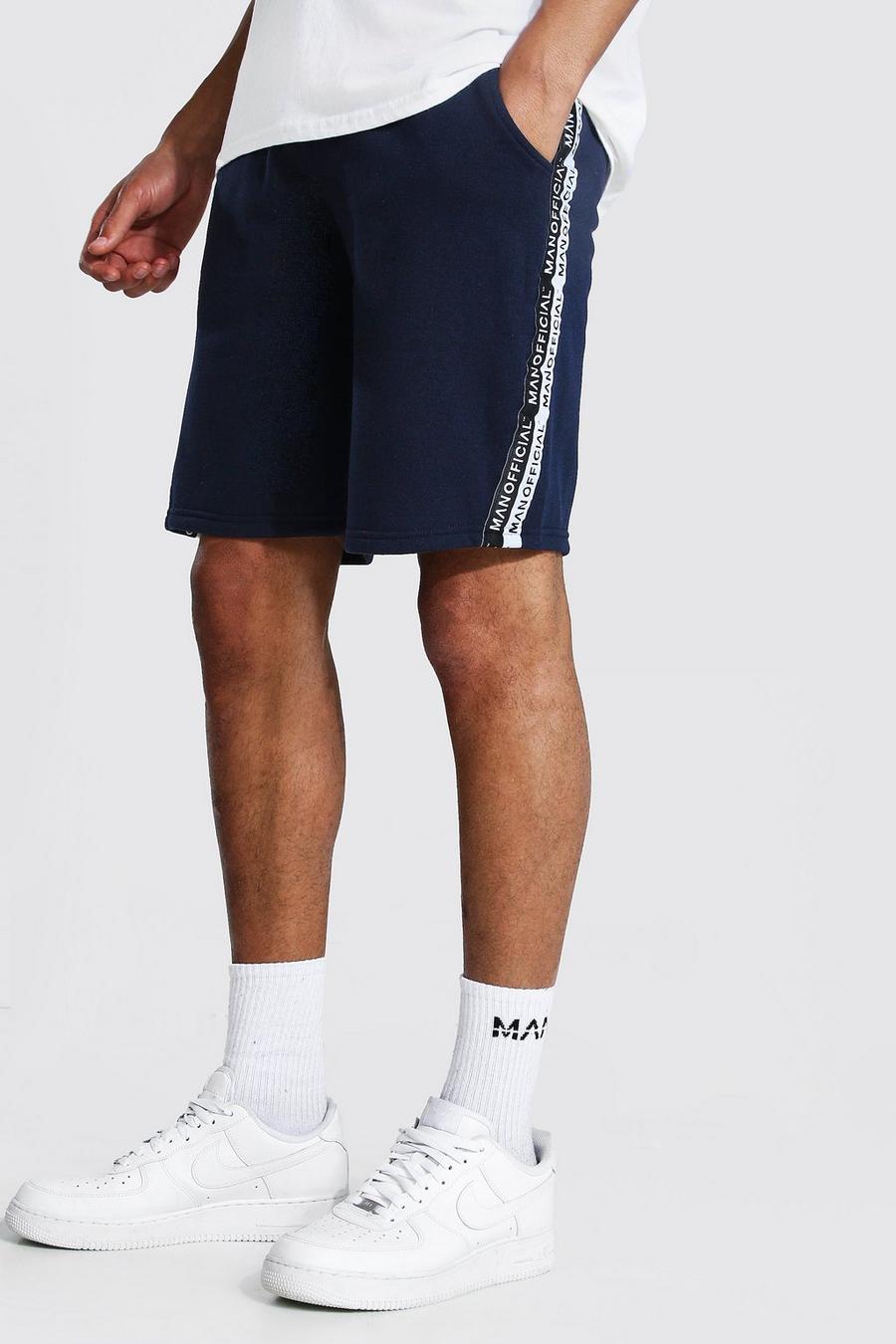 Pantaloncini di media lunghezza con banda laterale con scritta MAN Official, Blu oltremare image number 1