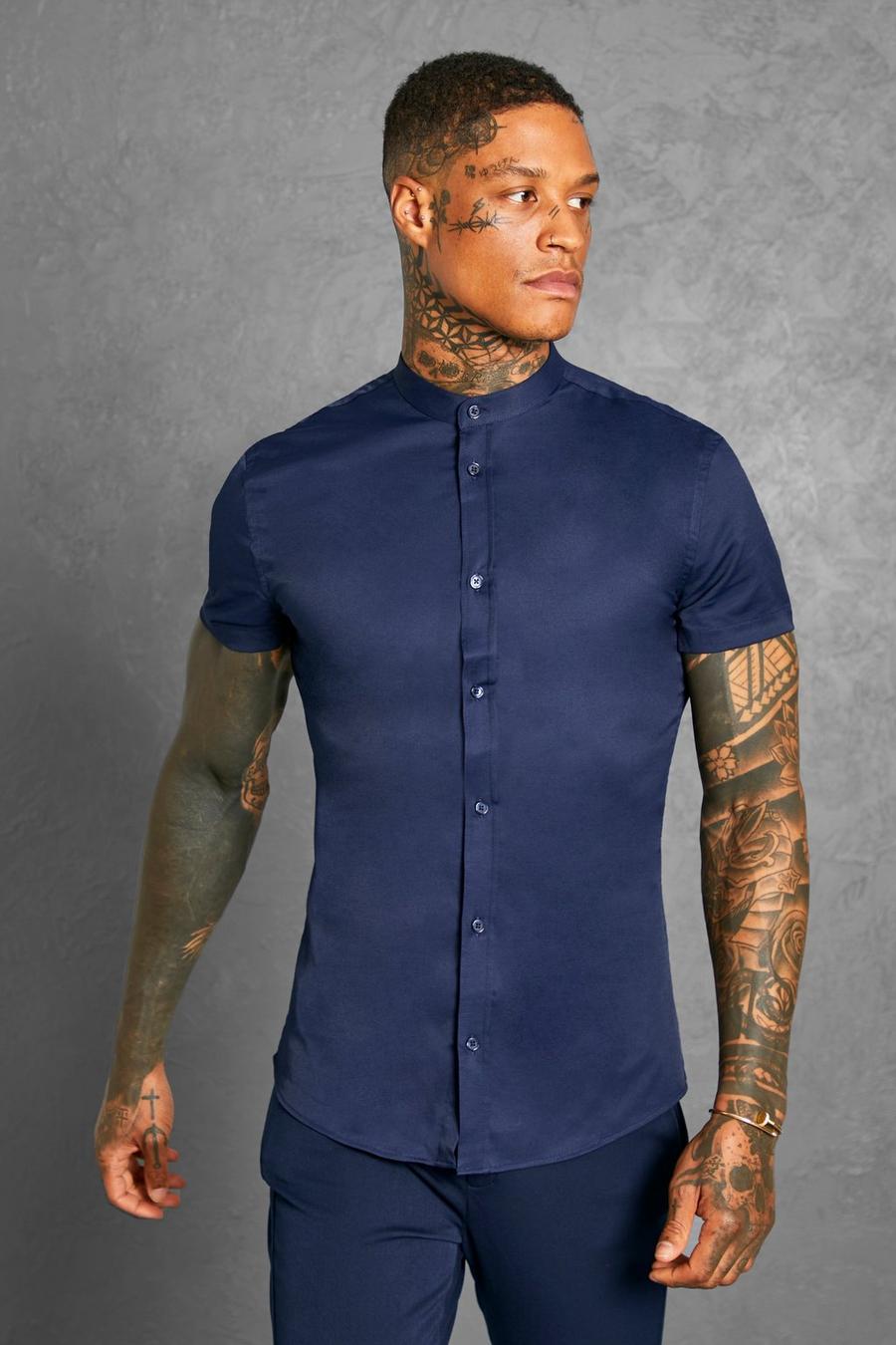 Camisa de manga corta con cuello grandad ajustada al músculo, Azul marino image number 1