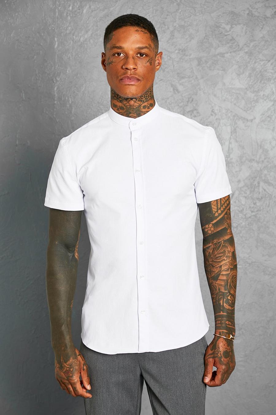 White vit Kortärmad skjorta i slim fit med farfarskrage image number 1