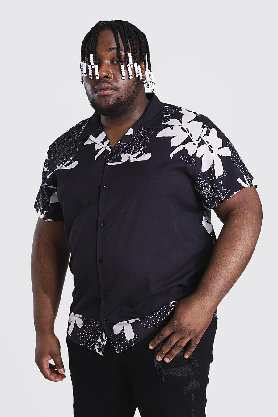 Plus Size Kurzärmliges Shirt mit Blumenmuster und Reverskragen, Schwarz image number 1