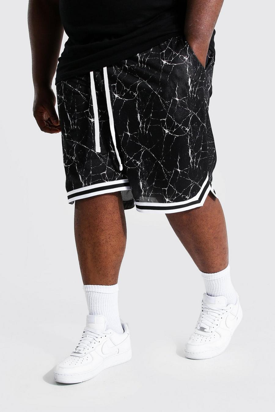 Plus Basketball-Shorts aus Netzstoff mit Print, Schwarz image number 1