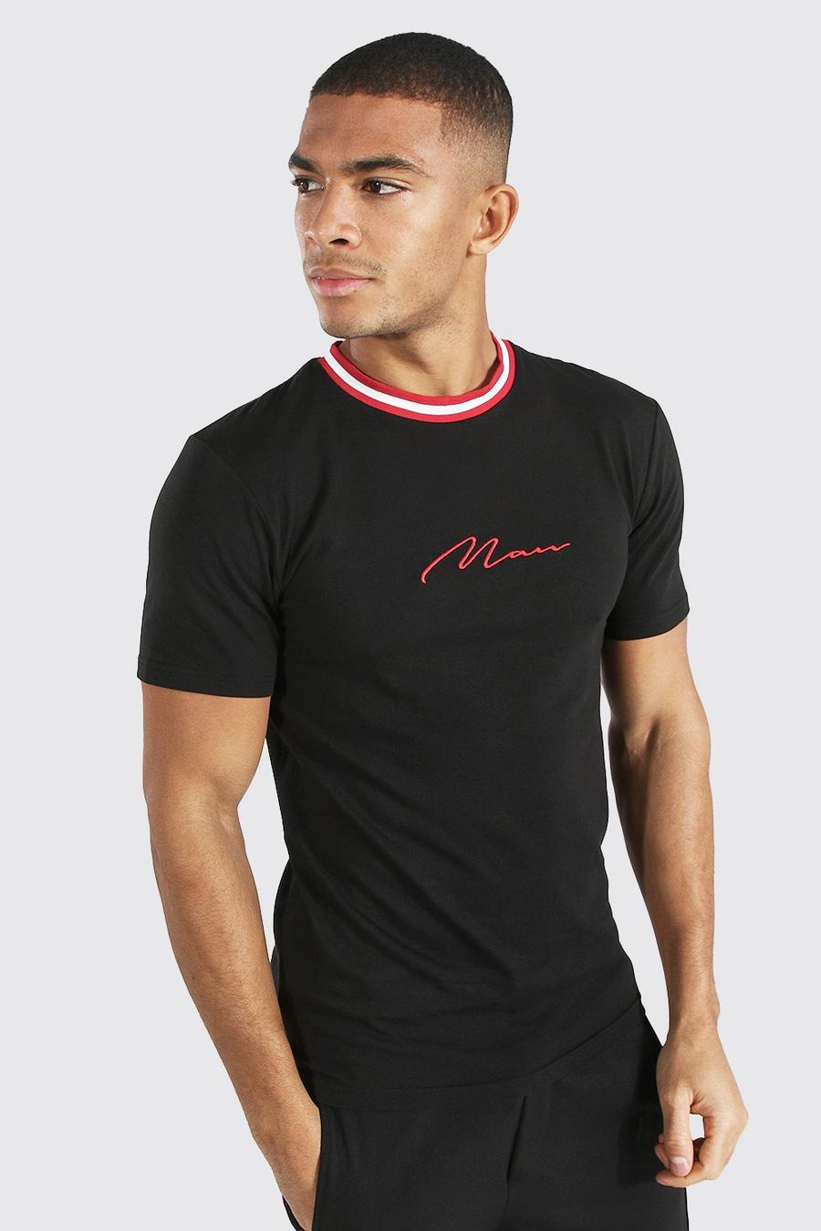 Muscle Fit T-Shirt mit geripptem Ausschnitt und MAN-Schriftzug, Schwarz image number 1