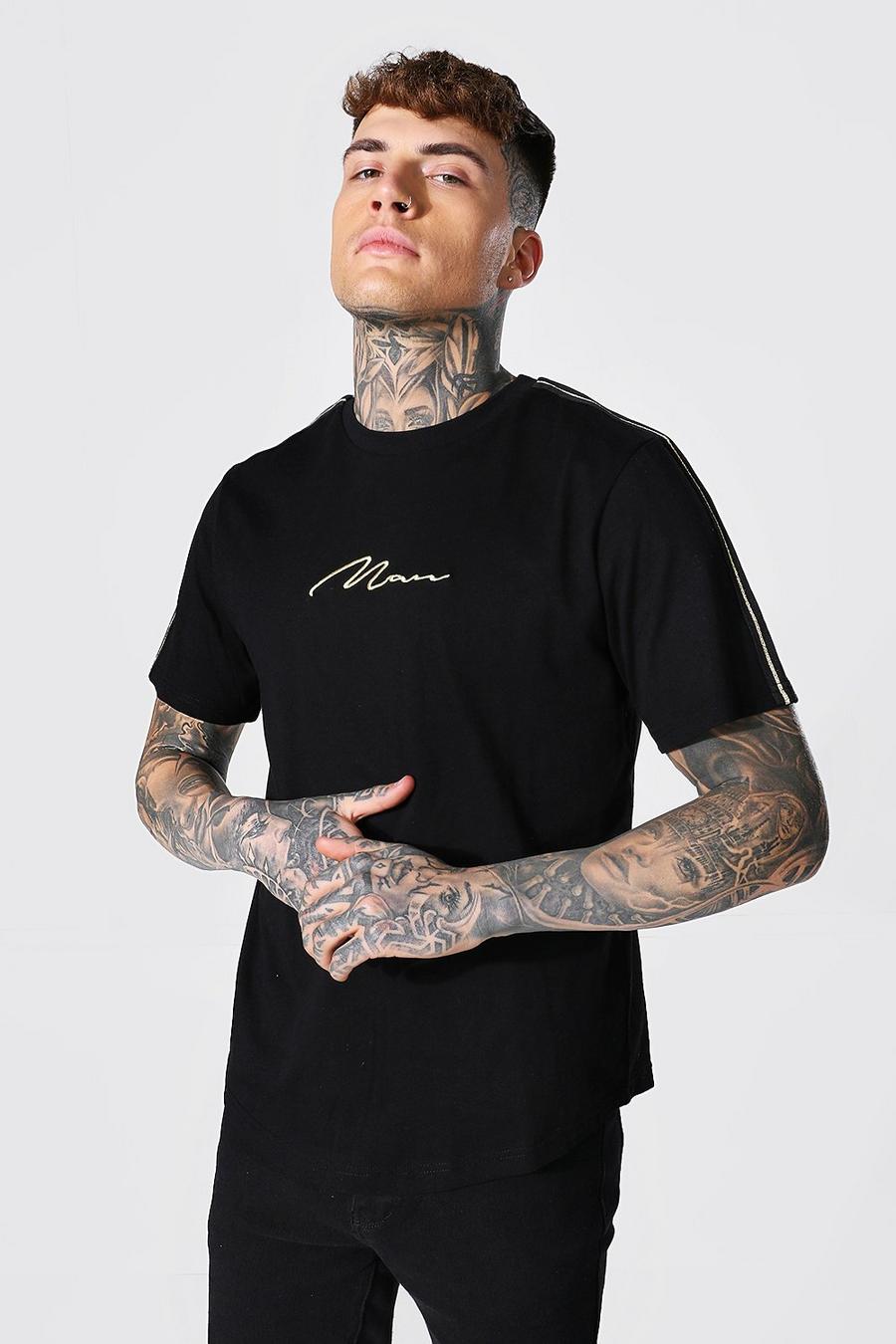 Slim Fit T-Shirt mit gebogenem Saum, Ärmel-Band und Man-Schriftzug, Schwarz image number 1