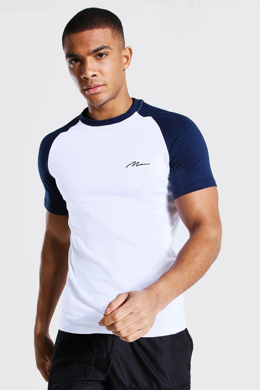 Muscle Fit T-Shirt mit Raglanärmel und Man-Schriftzug, Marineblau image number 1