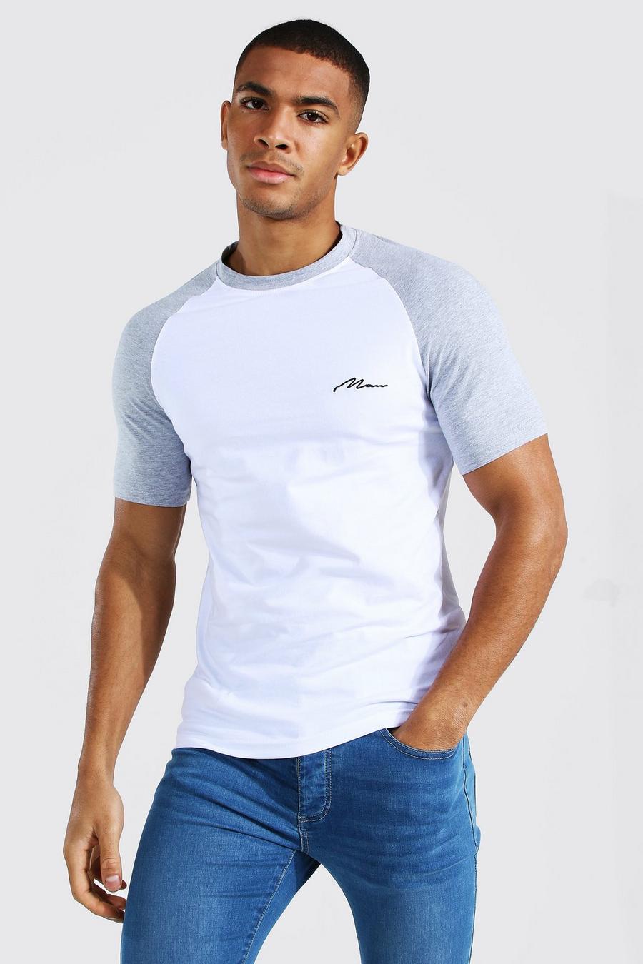 Camiseta con firma MAN de ranglán ajustada al músculo, Marga gris image number 1