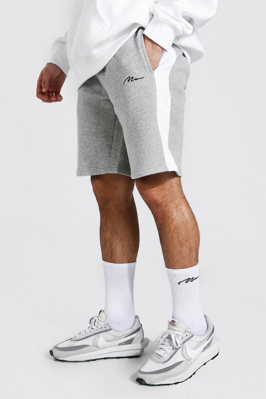 Pantalones cortos de punto de largo medio con panel y la firma Man, Marga gris image number 1