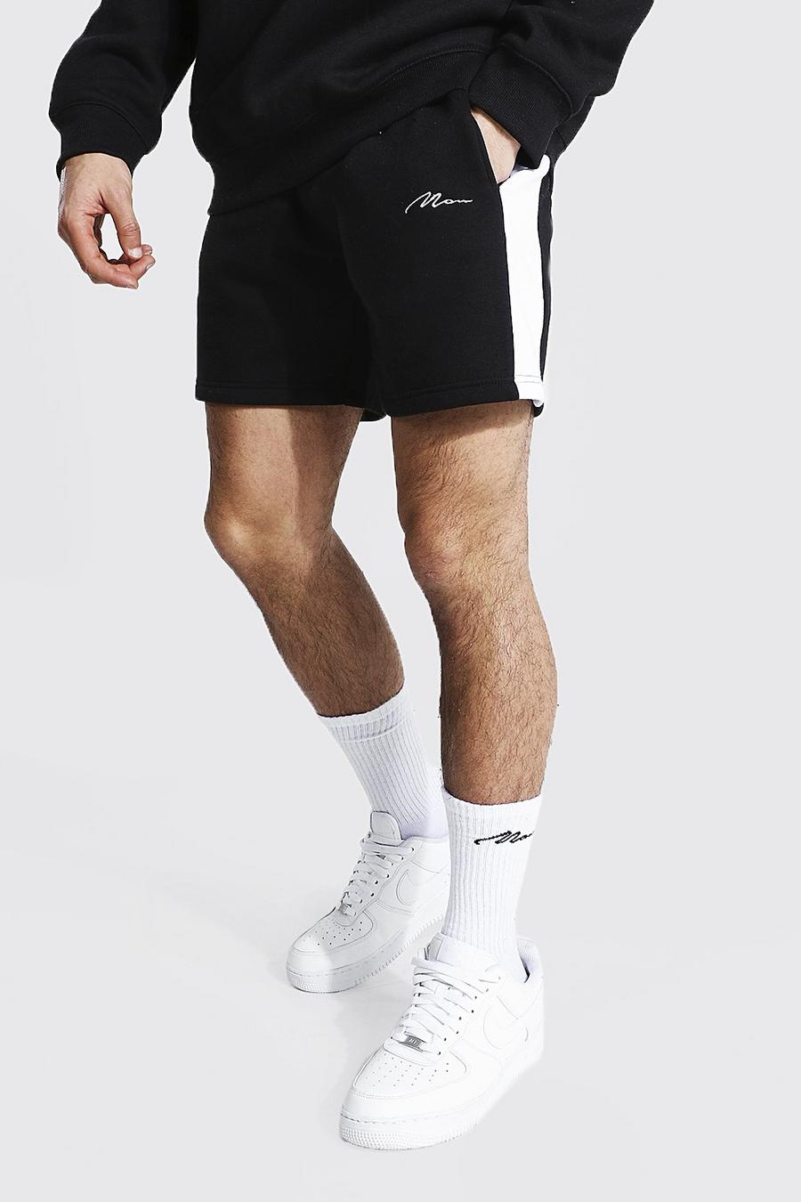 Pantalón corto con firma MAN de tela jersey con paneles, Negro image number 1