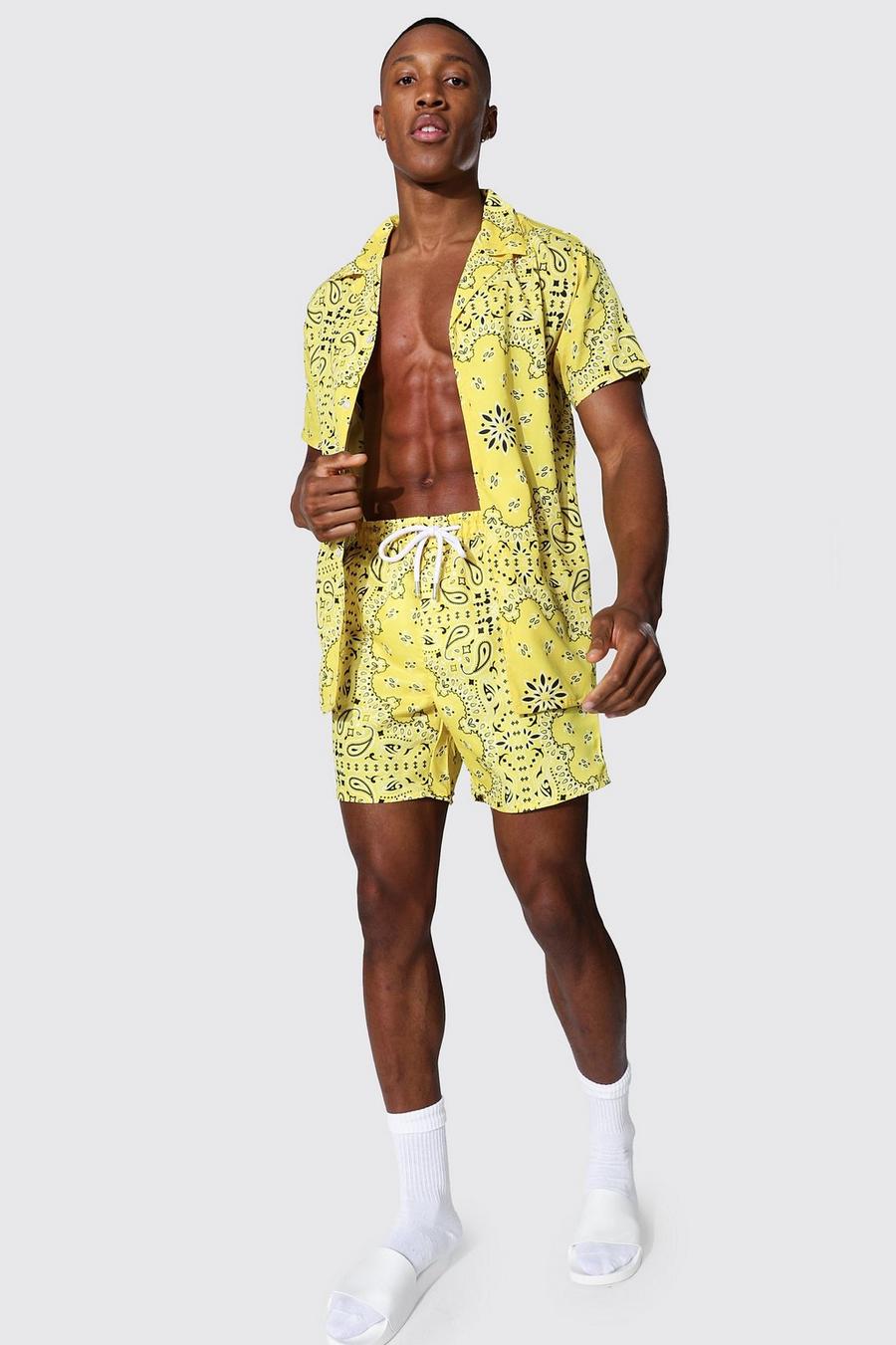 Kurzärmliges Shirt mit Reverskragen und Schwimmhosen mit Bandana-Print, Gelb image number 1
