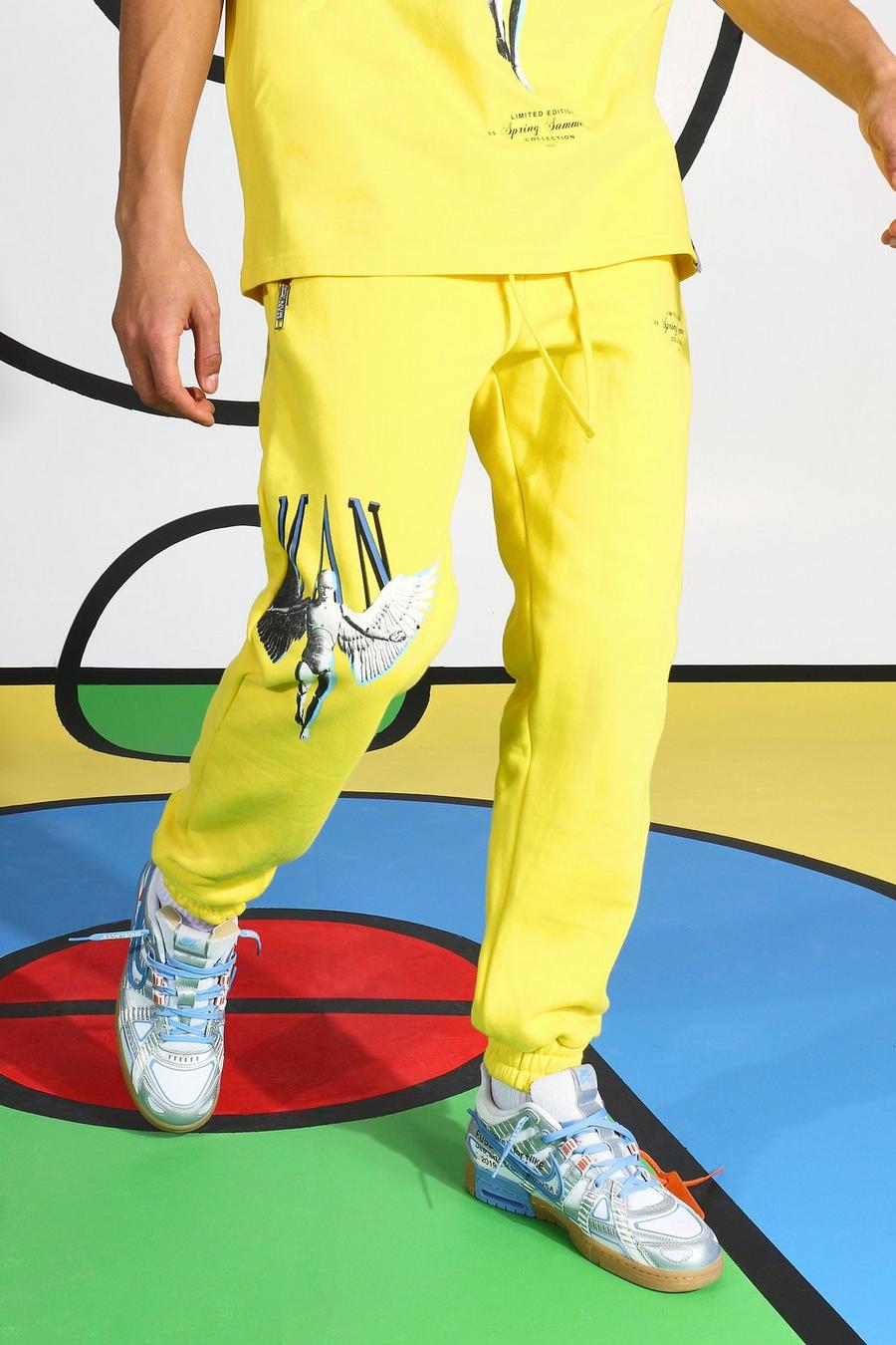 צהוב מכנסי טרנינג עם הדפס עיט image number 1