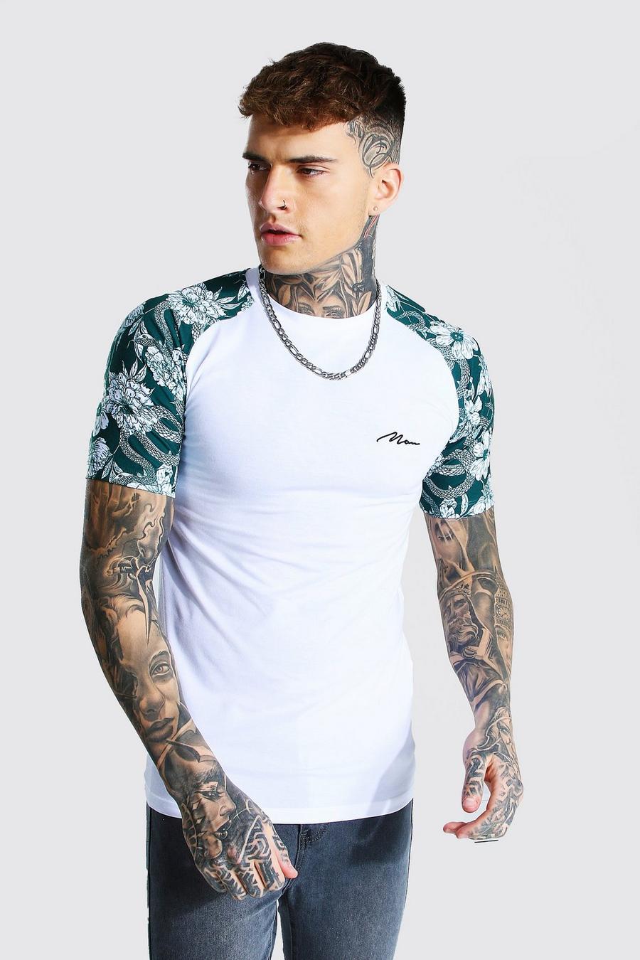 T-shirt sagomata con maniche raglan stampate e firma MAN, Bianco image number 1