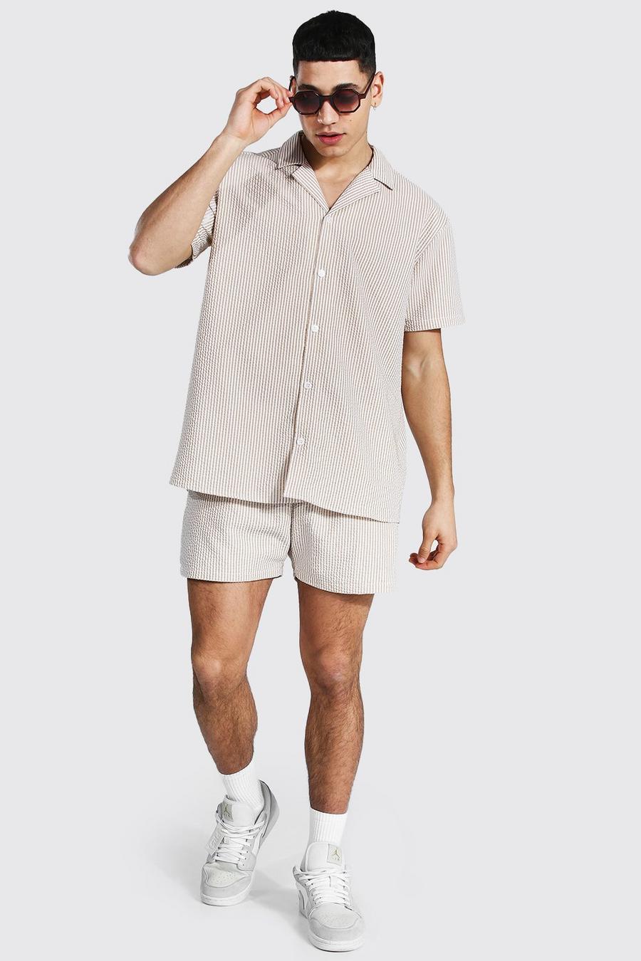 Camisa ancha a rayas de sirsaca y pantalones cortos, Marrón topo image number 1