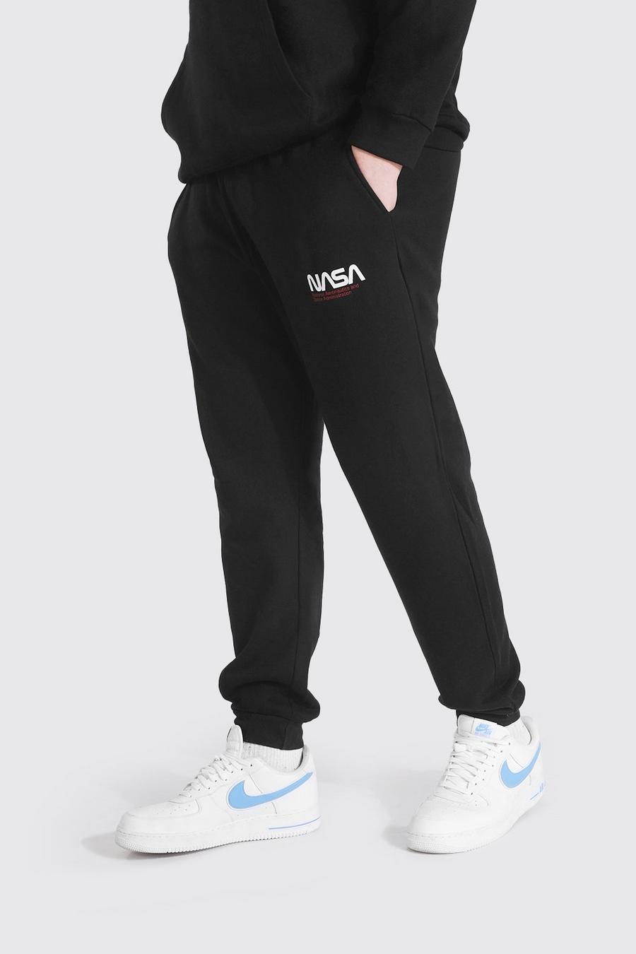 שחור מכנסי ריצה ממותגים עם לוגו וטקסט של Nasa למידות גדולות image number 1