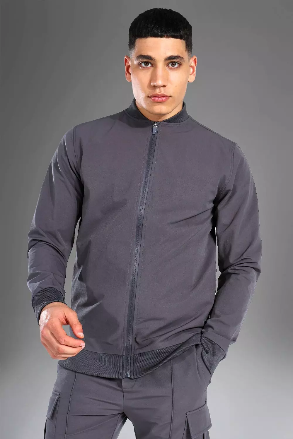 Fitted active outlet jacket