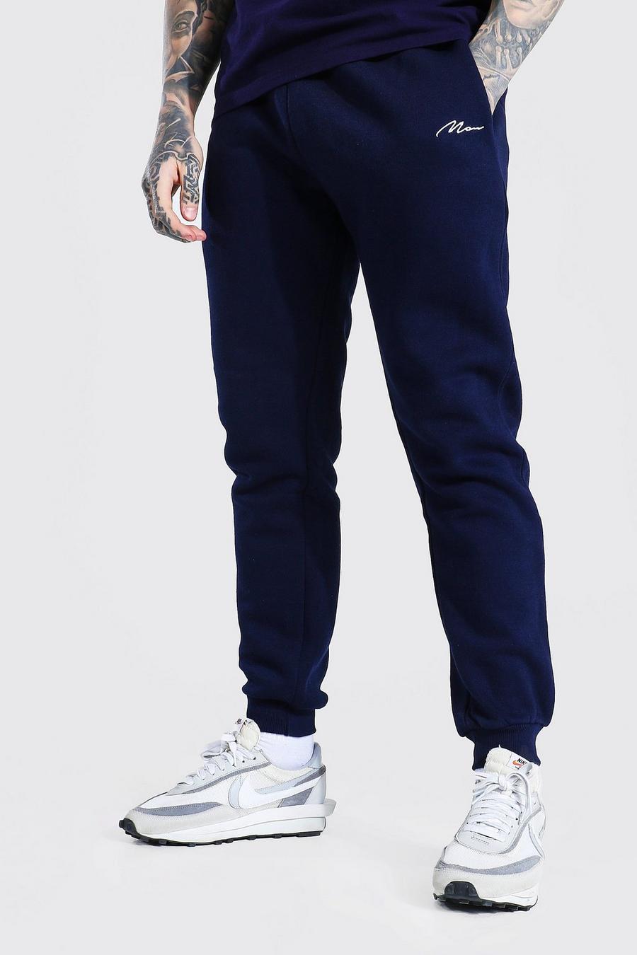 Pantalones de deporte ajustados de la firma Man, Azul marino image number 1