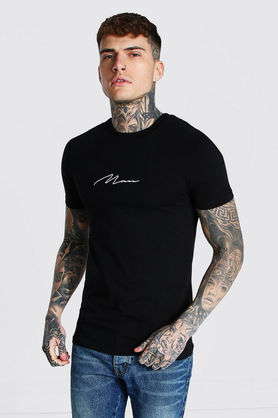 T-Shirt in Muscle Fit mit Man-Schriftzug, Schwarz image number 1