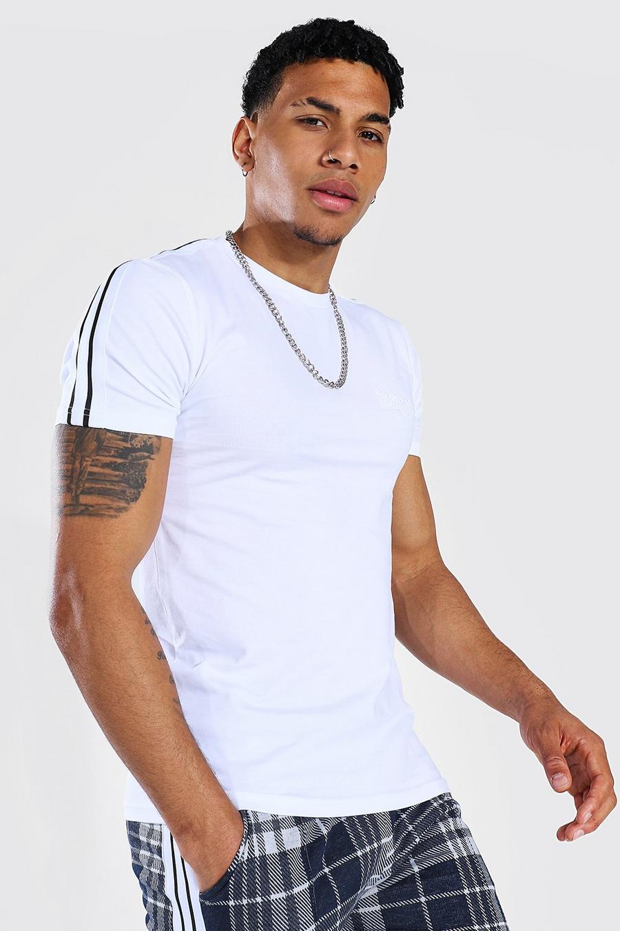 Muscle Fit Set aus T-Shirt mit Man-Streifen und Jacquard-Shorts, Schwarz image number 1