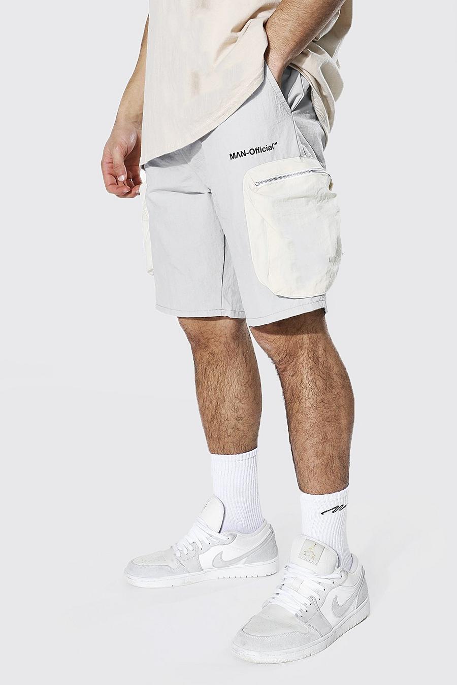 Pantalones cortos con bolsillos con bloques de color con estampado de conchas arrugado Man, Gris claro image number 1