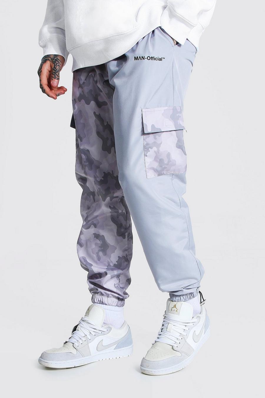 Pantalones con bolsillos con estampado de conchas en contraste Man, Azul image number 1