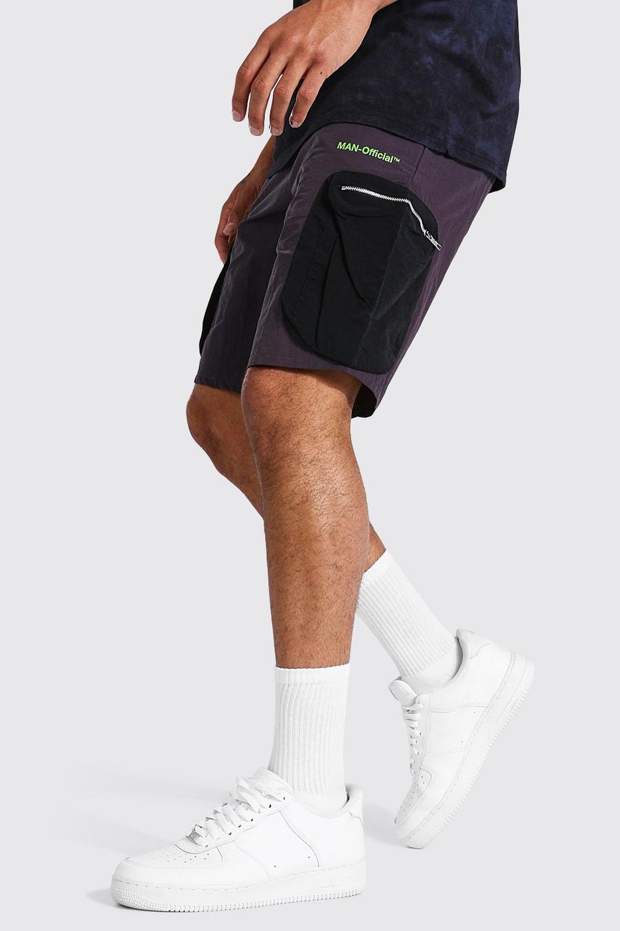 Black MAN Shorts i skalmaterial med cargofickor och blockfärger image number 1