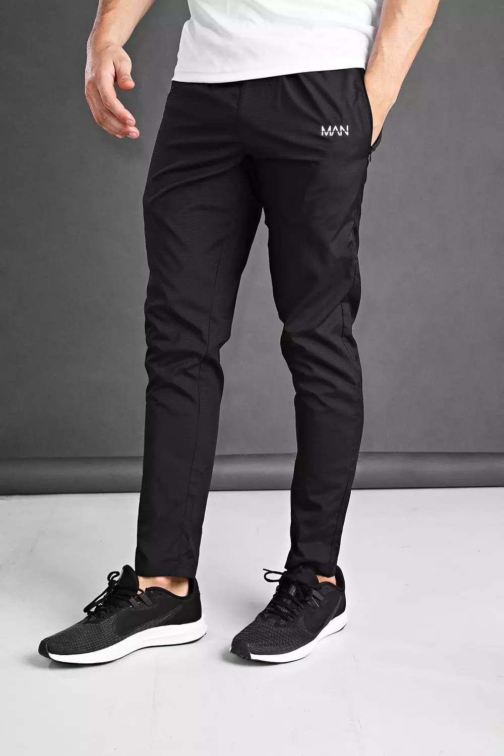 MEN'S LIGHTWEIGHT WOVEN TRACK PANT - JOGGERS MEN'S | NOBULL