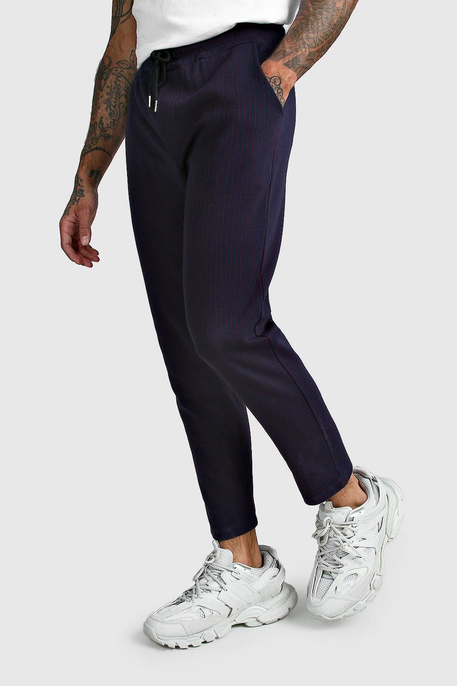 Kritstrecksrandiga joggers i ankellång kostymmodell image number 1