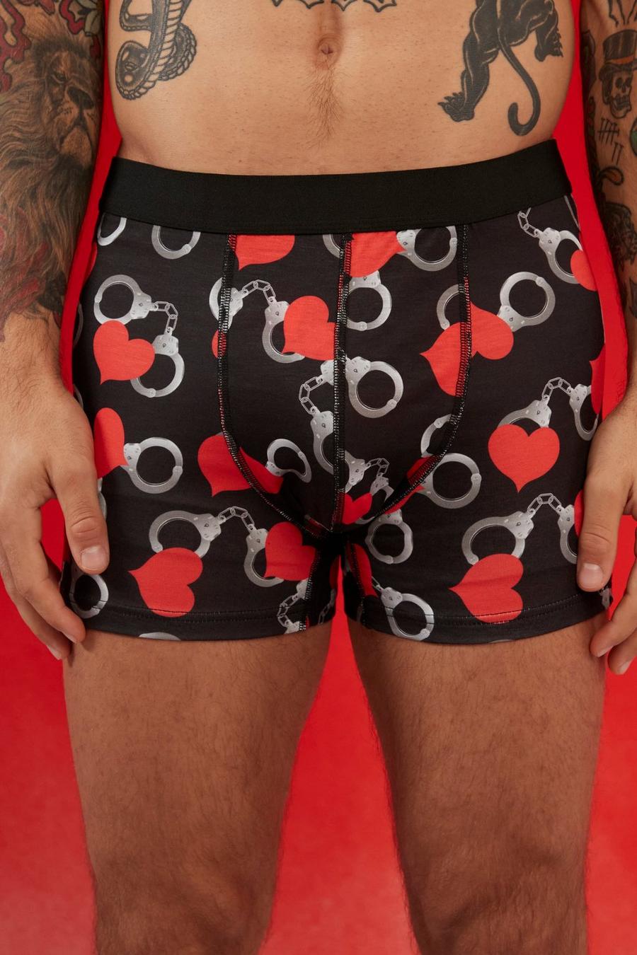 Boxershorts mit „Valentines“-Slogan, Handschellen und Herzen im Geschenkset, Schwarz image number 1