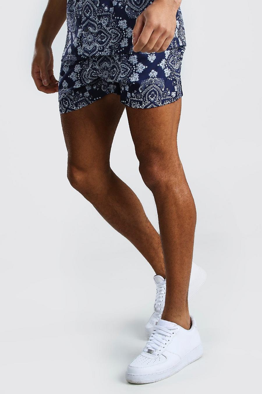 Navy Shorts med bandanamönster image number 1