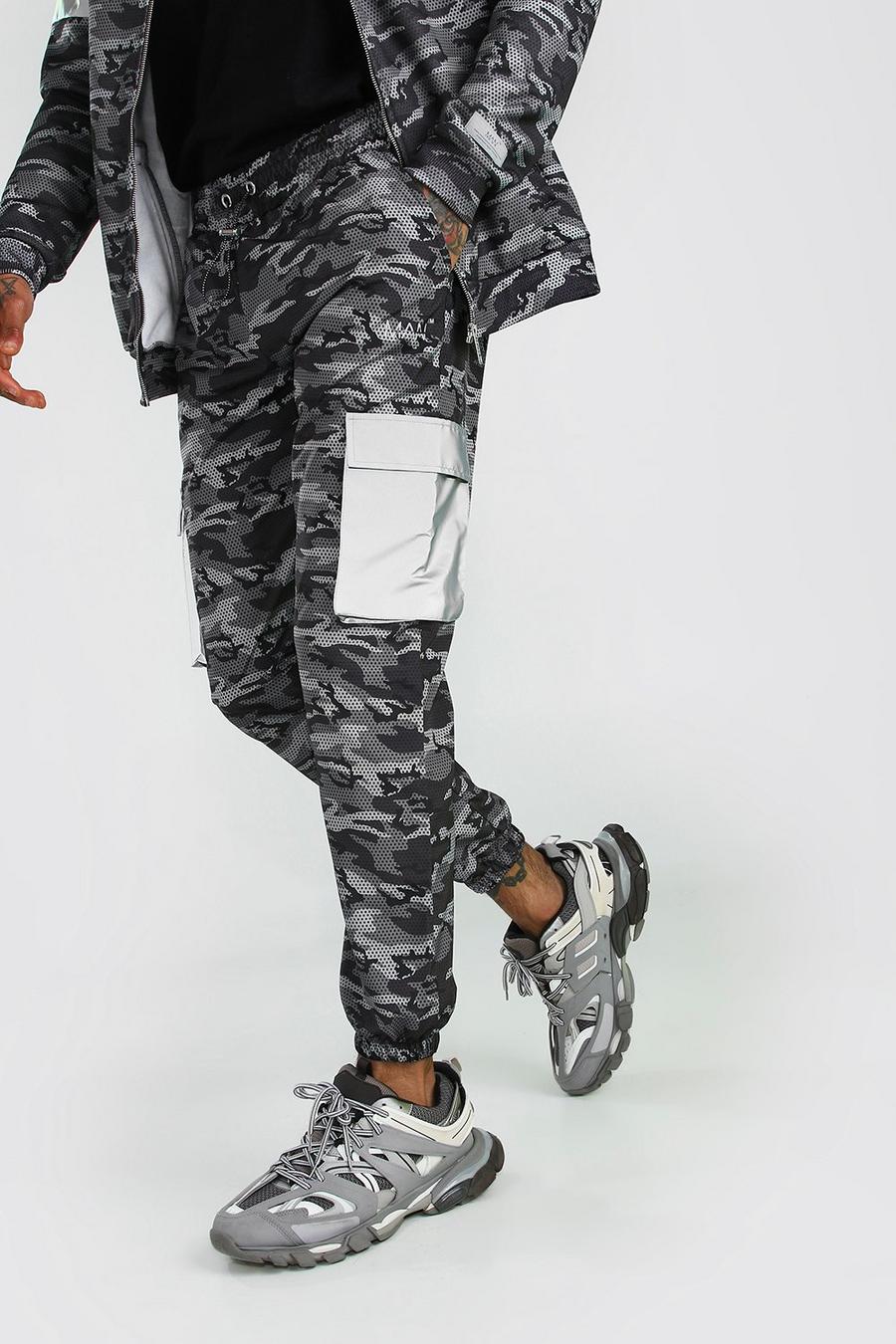 Charcoal grå MAN Reflective Camo Cargo Jogger With Reflective image number 1