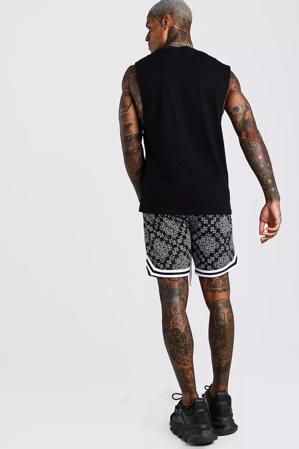 boohoo ペイントスプラッター BASKETBALL ショートパンツ BLACK SU23-Softwear-Flats-Web30.jpg?