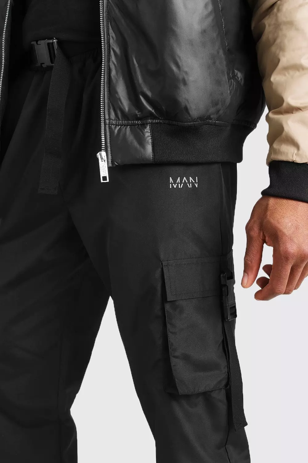 Man shell buckle online joggers