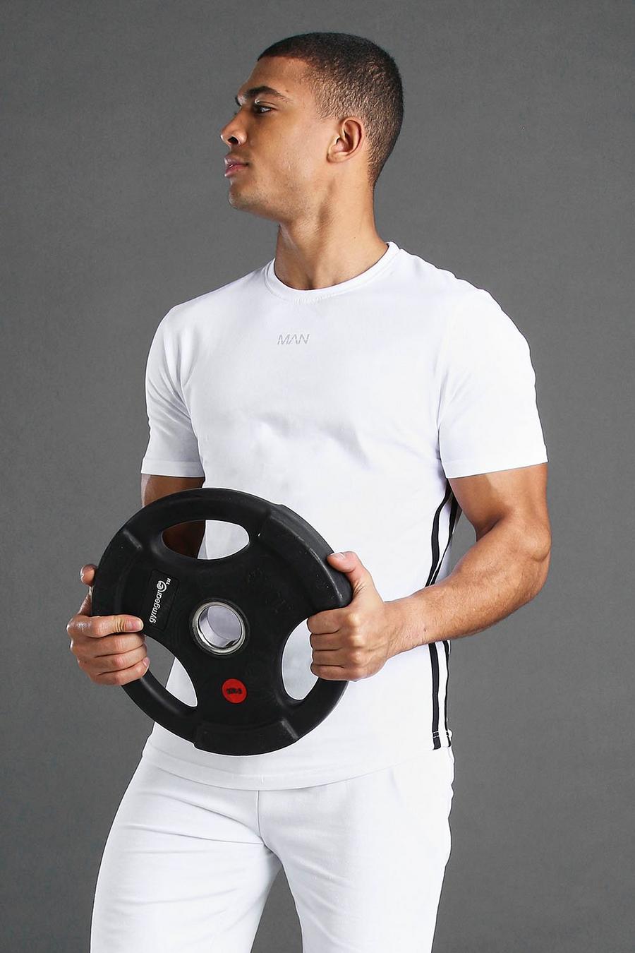 MAN Active T-shirt med rundad kant och ränder image number 1